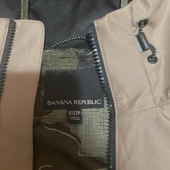 XS Banana Republic Windbreaker - Picture 2 of 6